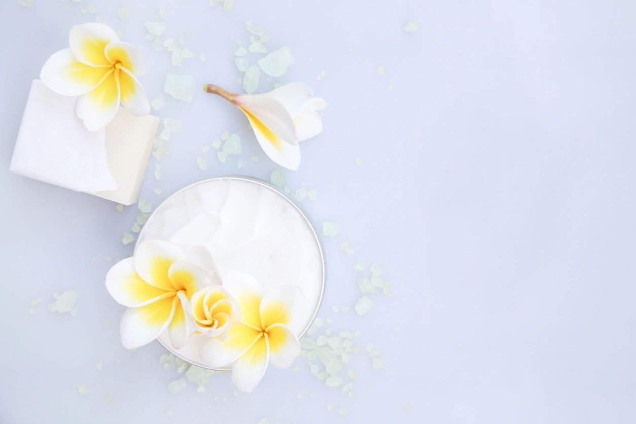 Spa y bienestar con flores y cremas naturales